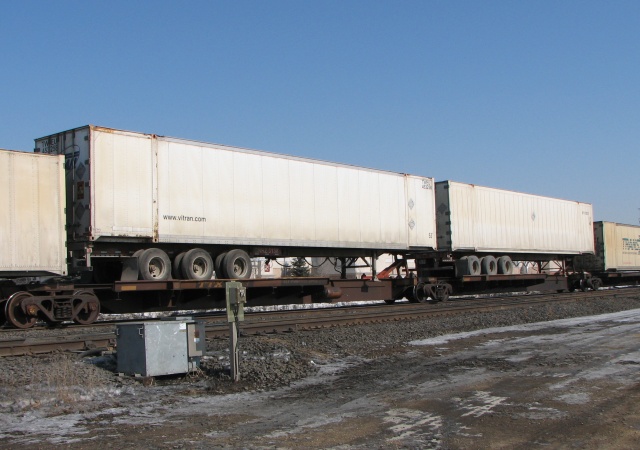 Trailers on flat cars (TOFC)