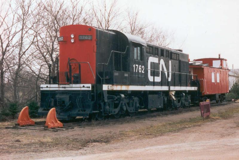 CN 1762 in Kensington