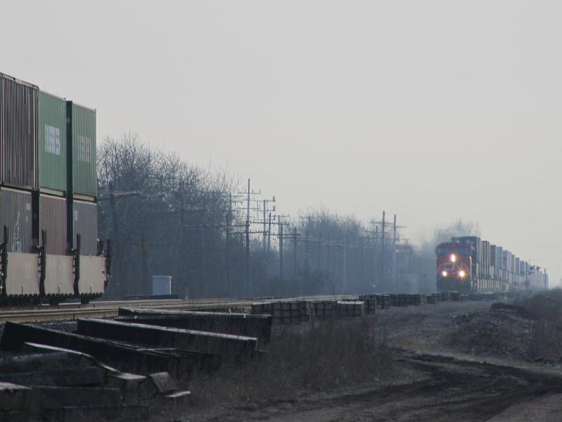 CN 111 overtakes CN 115 in Winnipeg