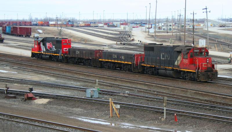 CN 7522 511 502 and 7505 in Winnipeg, by Steve Vallis