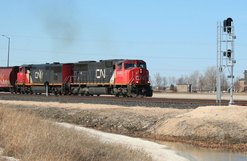 CN 5600 in Winnipeg, by Steve Vallis