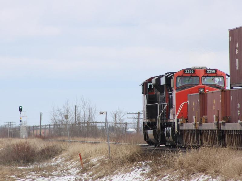 CN 2256 and a green signal