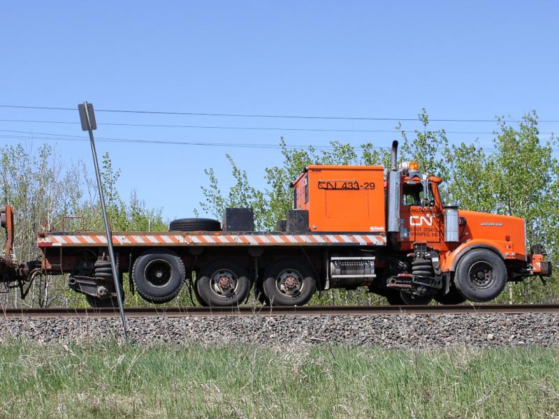 CN truck 433-29 in Winnipeg