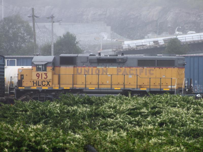 HLCX 913 in Island Yard in Saint John