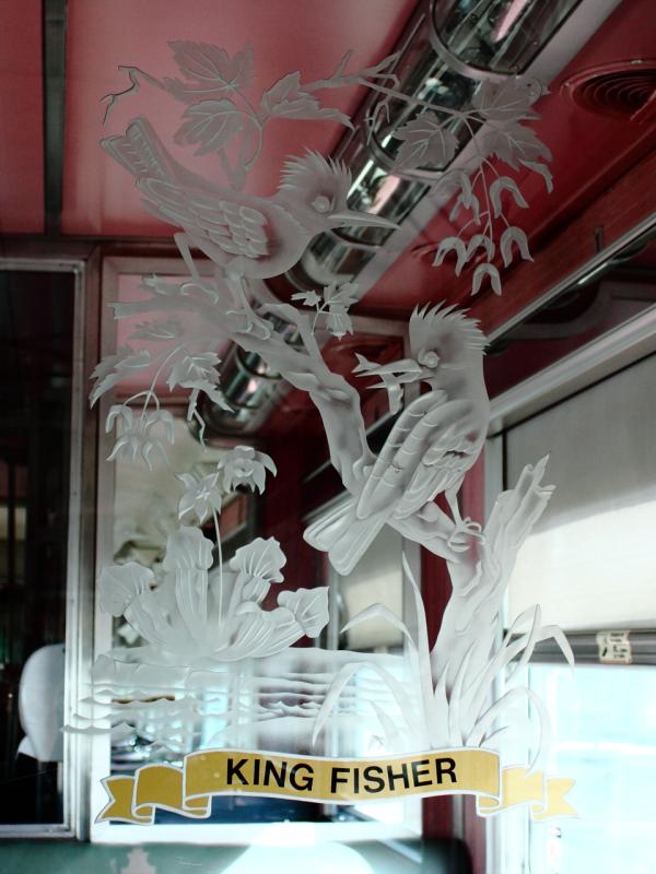 Kingfisher glass etching in diner Annapolis 2011/10/14