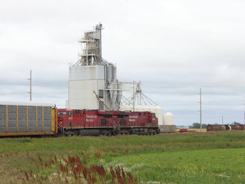 CP 8866 and 8831 leaving Regina