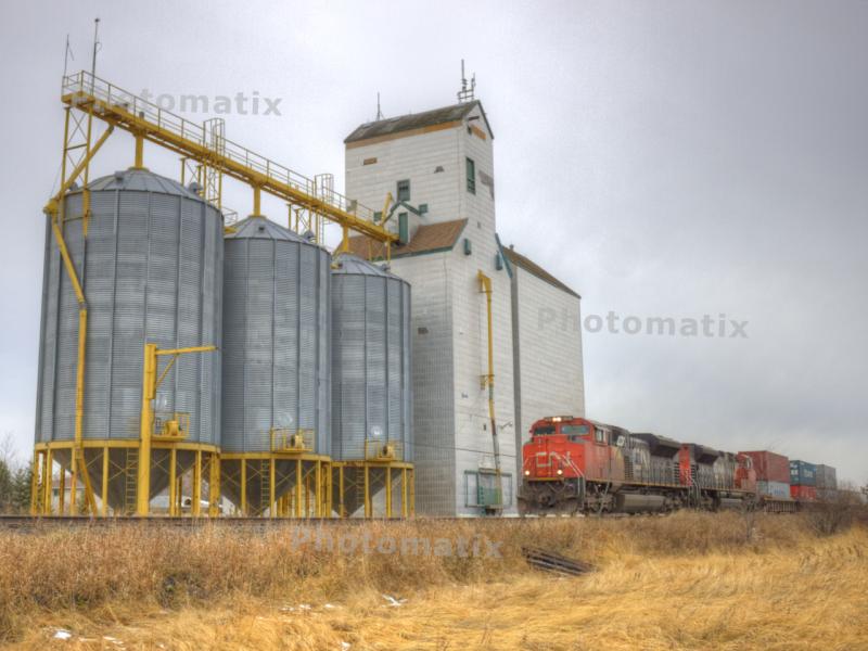 CN 8018 in Dugald Manitoba