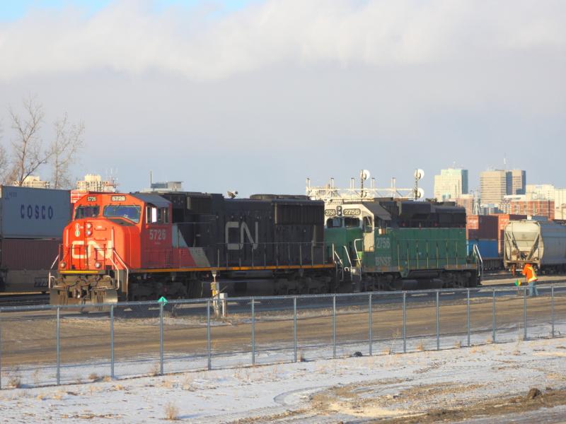 BNSF 2756 and CN 5726 in Winnipeg