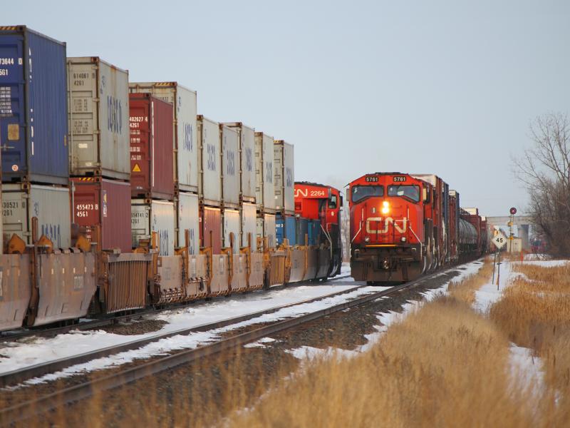 CN 5761 and 2264 meet