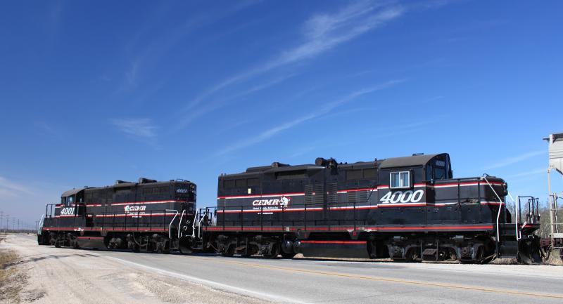 CEMR 4000 and 4001 cross Wilkes Avenue in Winnipeg