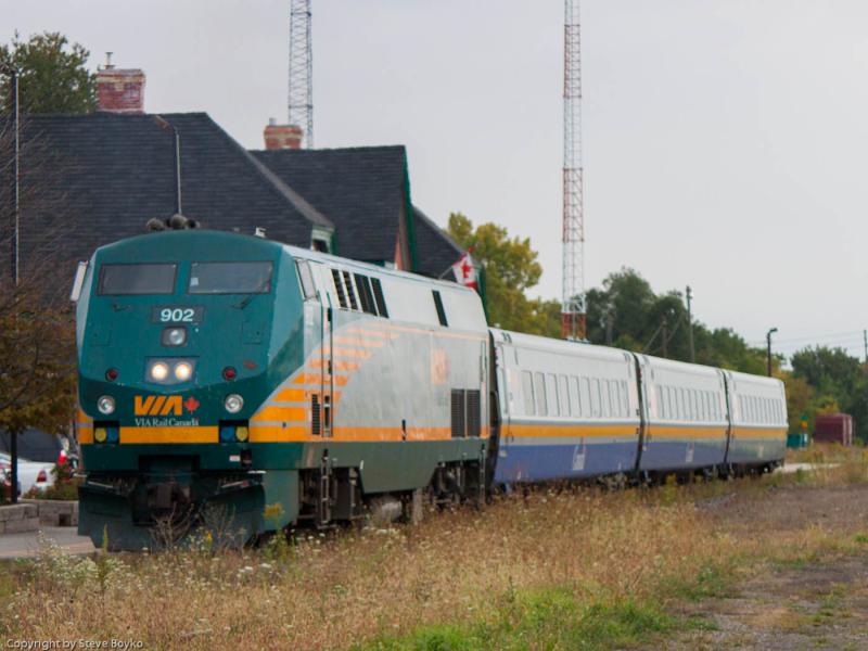 VIA 902 at the Chatham Ontario train station