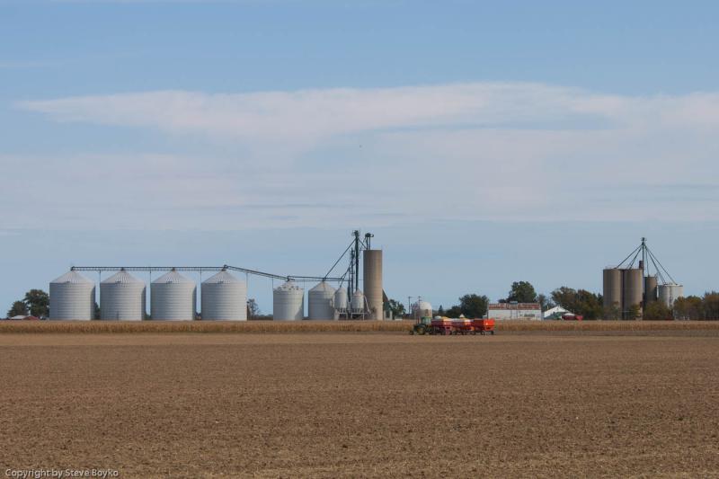 Grain elevator in Staples Ontario