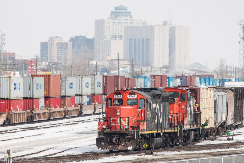 CN 7044 works the Fort Rouge yard in Winnipeg