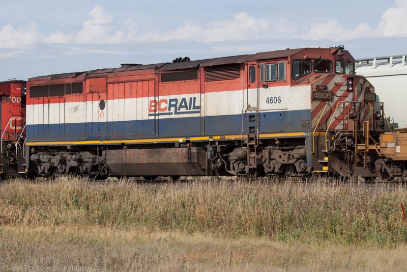 BCOL 4606 on train CN 199