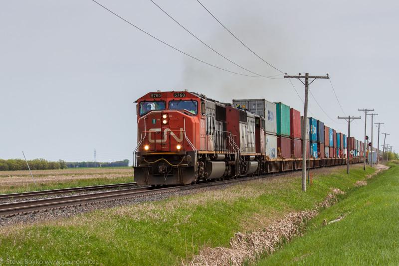 CN 5760 outside Winnipeg