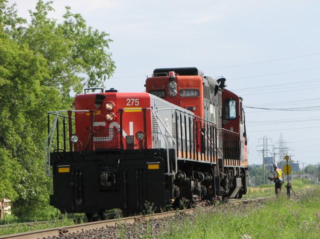 CN 7251 and slug 275 in Winnipeg