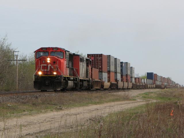 CN 5641 on train 199