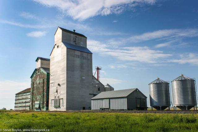 Grain elevator in Sintaluta, SK