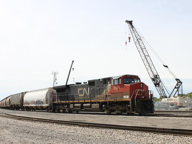 CN 2661 at Fort Rouge