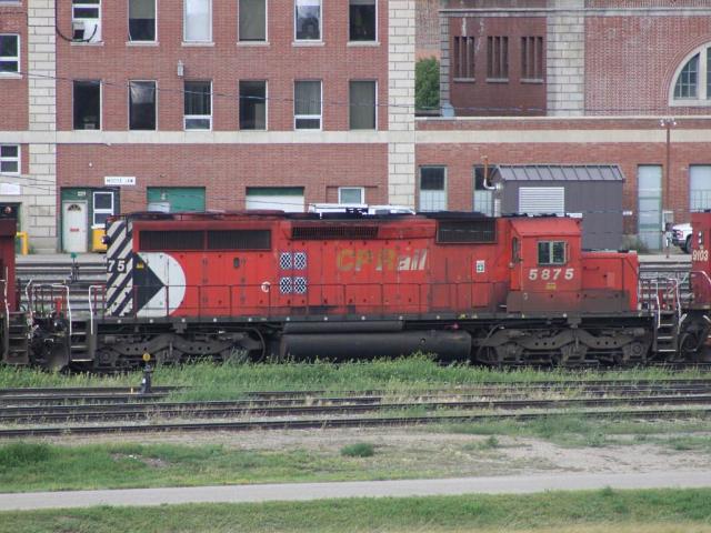 CP 5875 in Moose Jaw SK