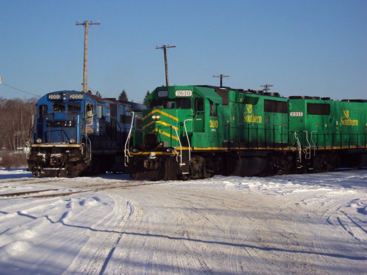 MMA 2000 and NBSR 2610 in McAdam, NB. Photo by Gary Lee